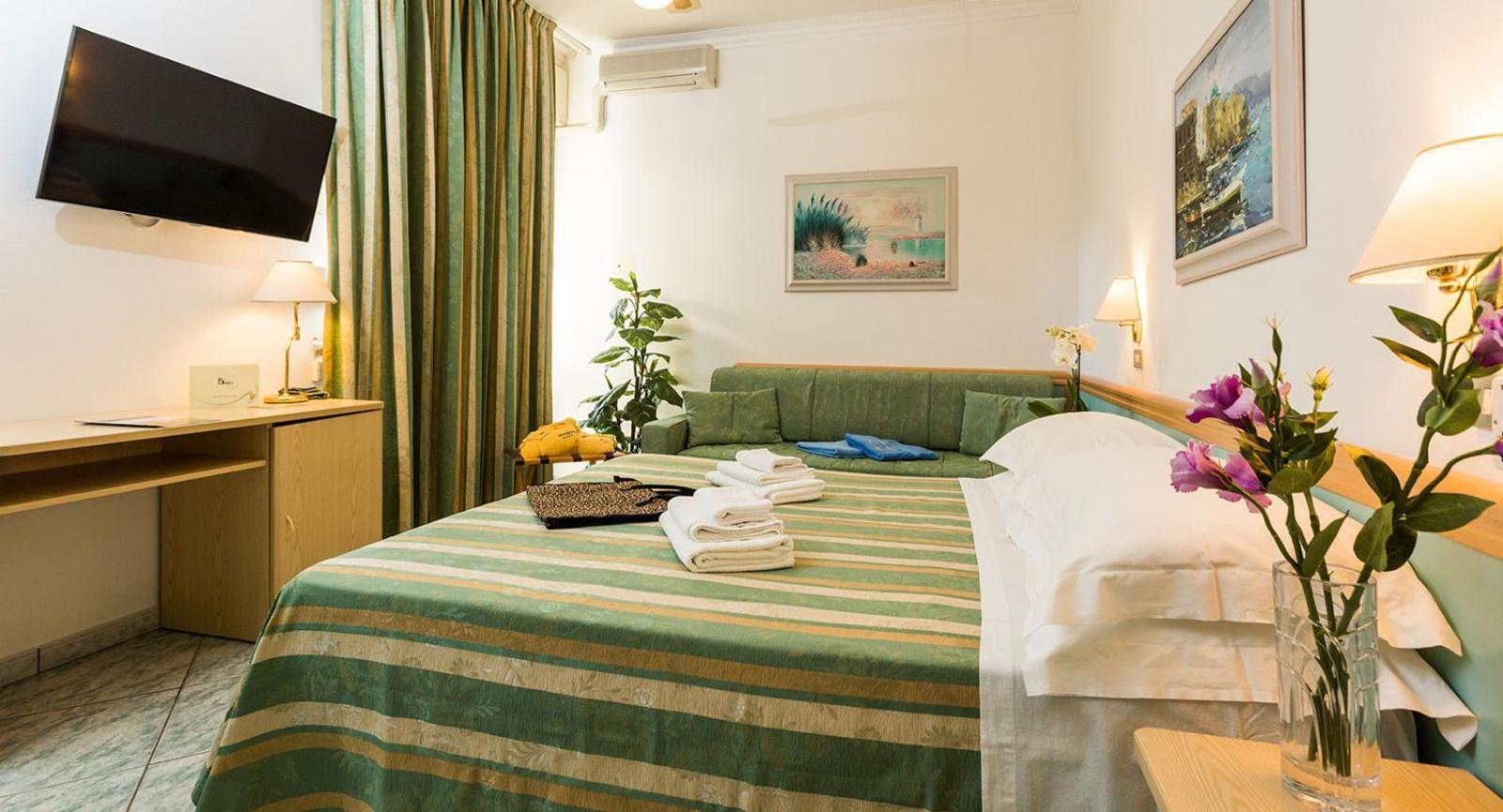 Hotel Bamby チェルヴィア エクステリア 写真